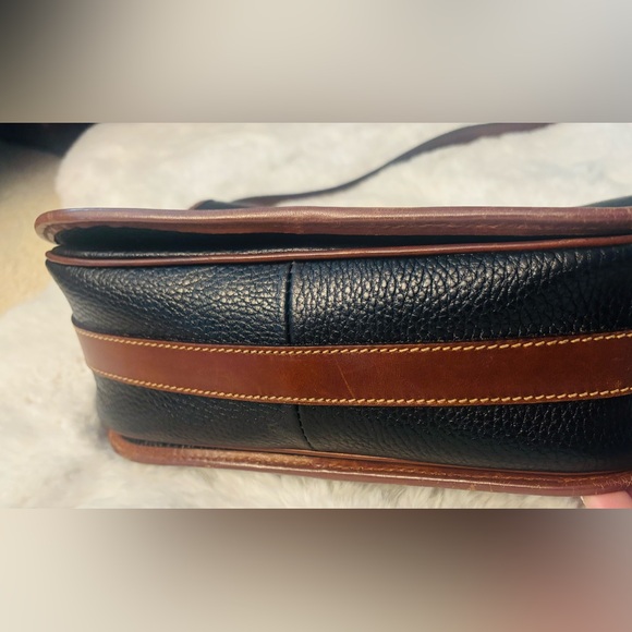 Vintage Brown and Black Coach Shelby Crossbody Bag Purse - Picture 6 of 7